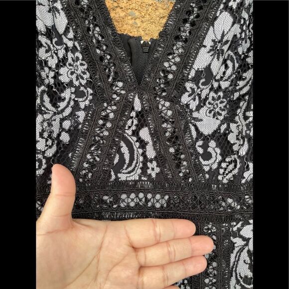 Keepsake The label  Lace Overlay Sleeveless Midi Dress medium - Picture 8 of 16